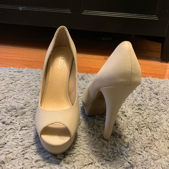 ALDO Nude Pumps | Size 7 - Picture 2 of 5